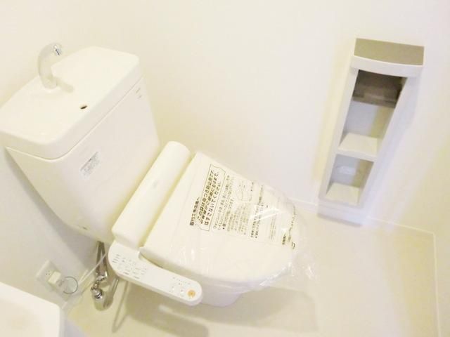 トイレ　★嬉しい設備のウォシュレット付きです★