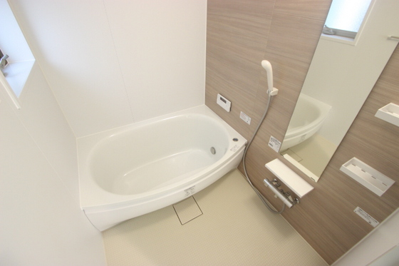 バス・シャワールーム　※別部屋の写真です