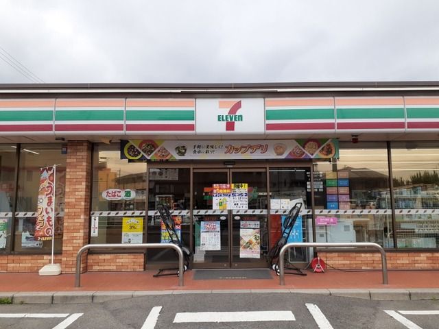 コンビニ　セブンイレブン（コンビニ）まで700m