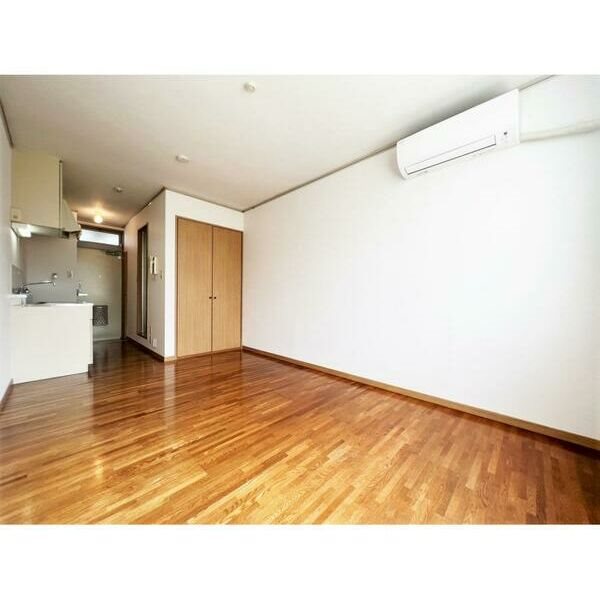 居室・リビング　広々とした室内です。