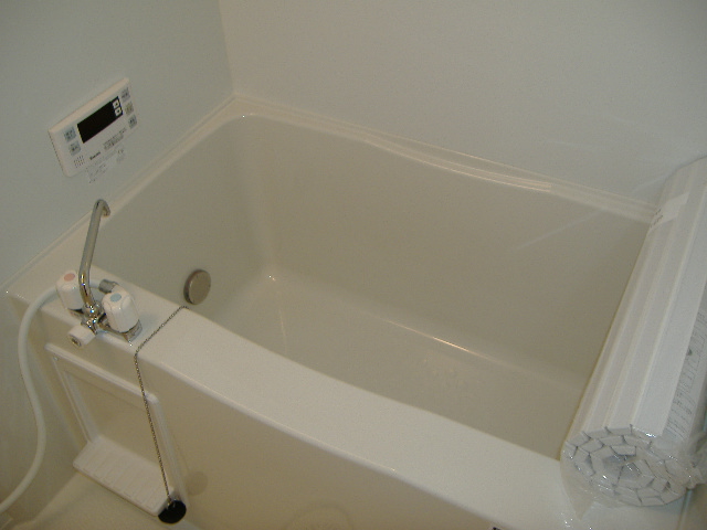 バス・シャワールーム　コンパクトで使いやすいお風呂です