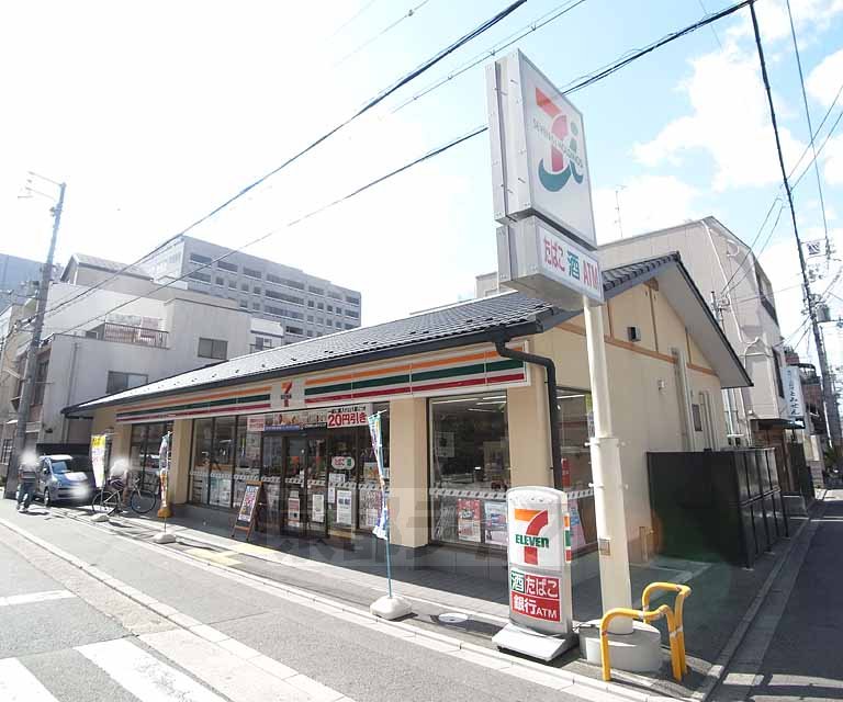 コンビニ　セブンイレブン下京区役所前店（コンビニ）まで300m