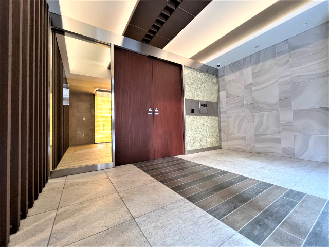 エントランス　高級感あるエントランス