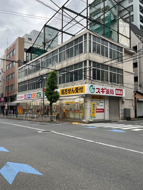 ドラックストア　スギ薬局江東富岡店（ドラッグストア）まで130m