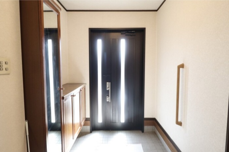 玄関　図面と現状に相違がある場合には現状を優先