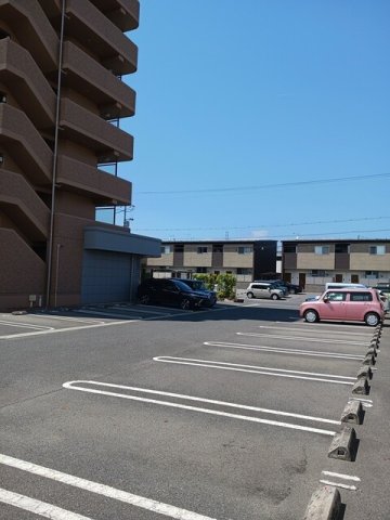 駐車場　車をお持ちの方に嬉しい駐車場付きの物件です
