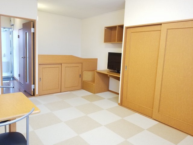 その他部屋・スペース　絨毯が実際の御部屋と色や柄が異なる場合が御座います