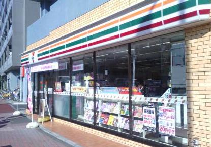コンビニ　セブンイレブン練馬３丁目店（コンビニ）まで379m