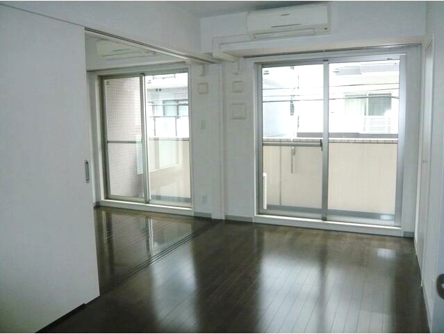 居室・リビング　開放感のあるゆったりとしたお部屋です♪