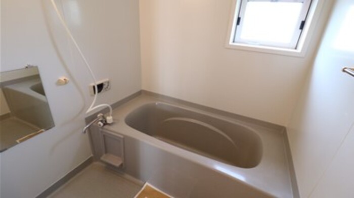 バス・シャワールーム　コンパクトで使いやすいお風呂です