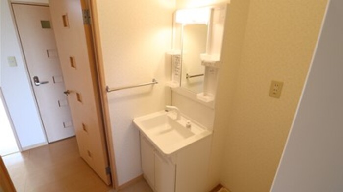 洗面設備　コンパクトで使いやすい洗面所