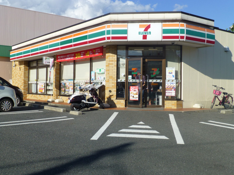 コンビニ　セブンイレブン高畑町店（コンビニ）まで223m