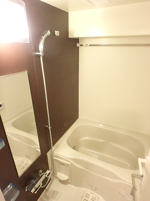 バス・シャワールーム　浴室乾燥機付きバスルーム