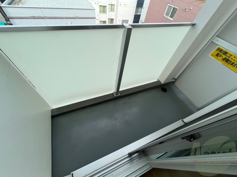 バルコニー　こちらはバルコニー。洗濯物が干せるようになっています。