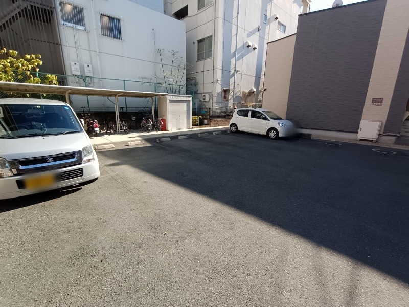 その他　駐車場は別料金となります。