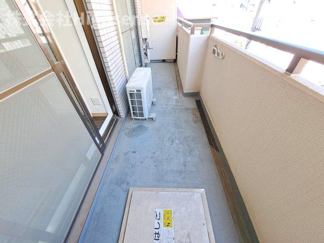 バルコニー　暖かな日差しのふりそそぐバルコニー