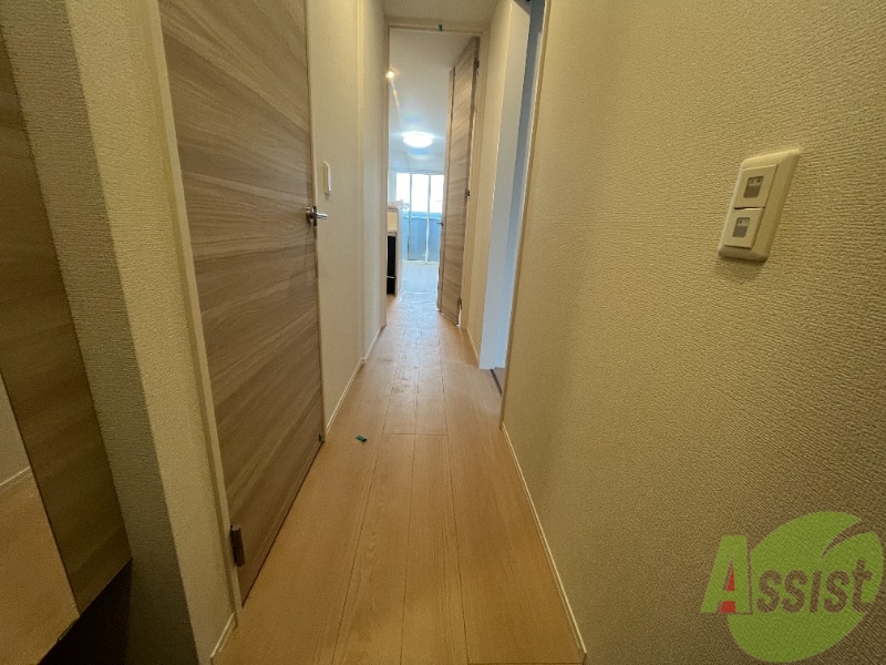 玄関　玄関からの様子です。すぐ部屋が見えないのは安心ですね。