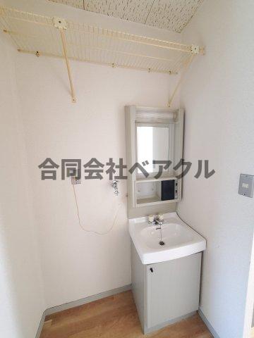 洗面設備　独立洗面台、朝の身支度には欠かせません