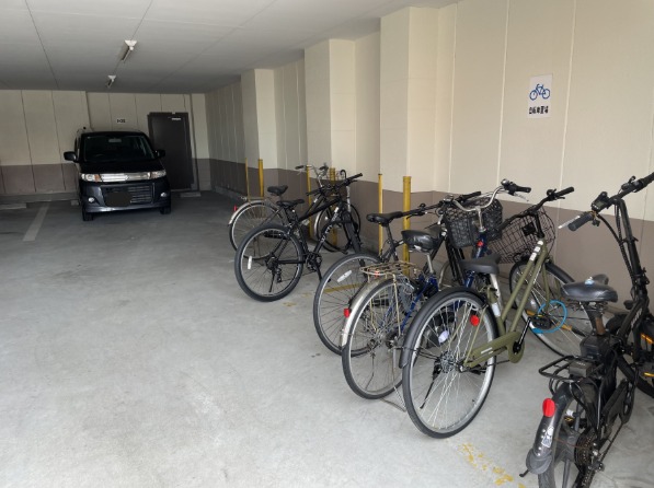 駐車場　屋根付き駐輪スペース