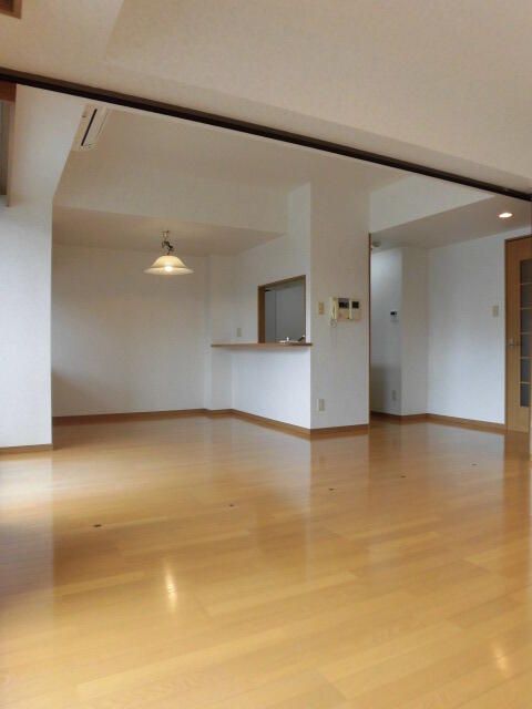 居室・リビング　写真は同タイプ住居です。