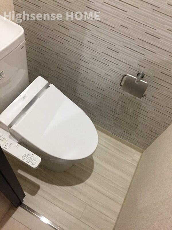 トイレ　落ち着いた色調のトイレです