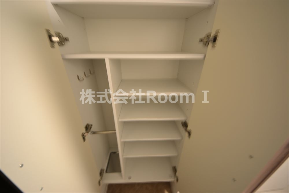 玄関　きれいな玄関ですシューズボックスです