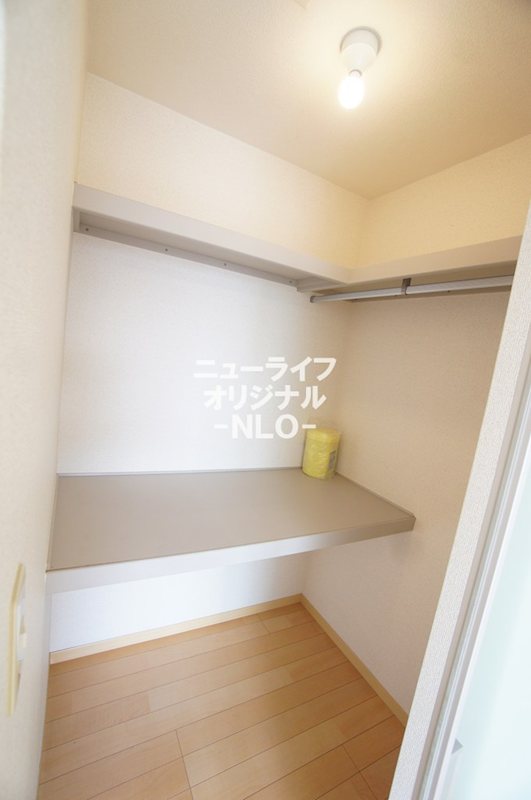 その他設備　雨の日や花粉の季節に助かる室内物干し設置済み☆