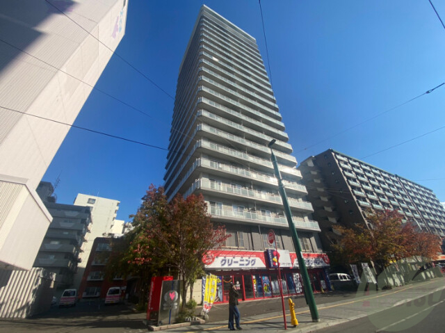 建物外観　札幌市中央区南７条西「ジュエルタワー」