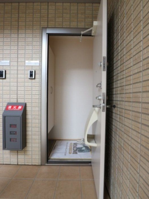 玄関　※別号室参考写真です
