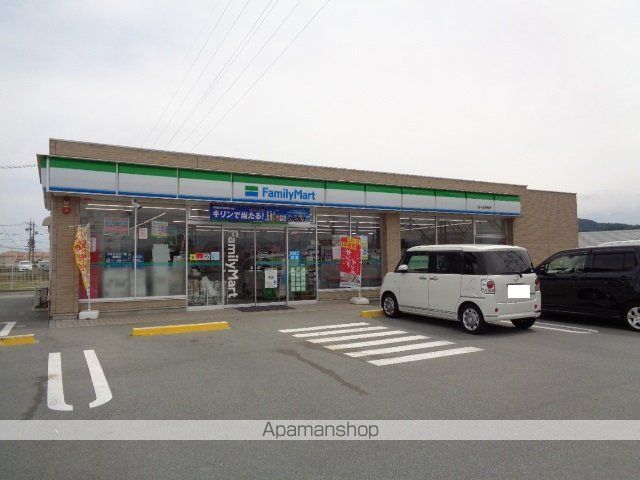 コンビニ　ファミリーマート（コンビニ）まで1000m