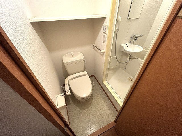 トイレ　参考写真。