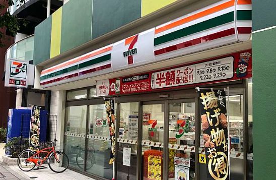 コンビニ　セブンイレブン世田谷上馬4丁目店（コンビニ）まで31m