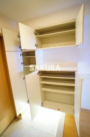 玄関　収納豊富なシューズボックスです♪