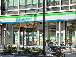 コンビニ　ファミリーマート（コンビニ）まで240m