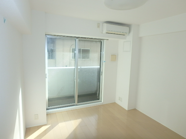 居室・リビング　明るめのお部屋で家具も映えますね。