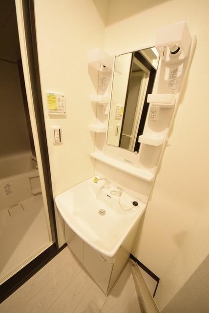 洗面設備　ノズルが伸びるタイプ