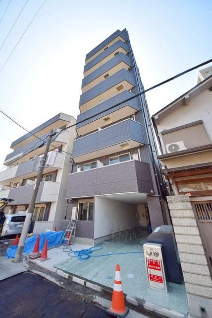 建物外観　耐震性の高い鉄骨造