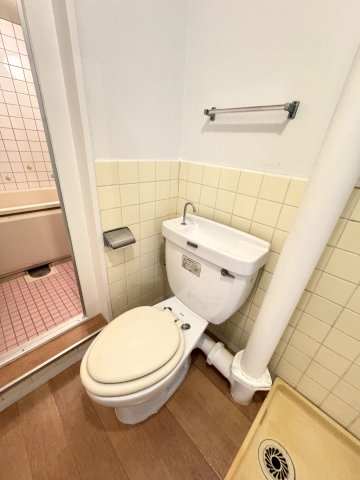 トイレ　タオルをかける事ができ、快適にご利用いただけます！