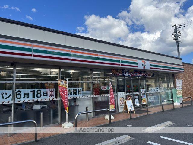 コンビニ　セブンイレブン（コンビニ）まで218m