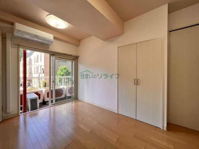 NK麹町コータースの居間写真