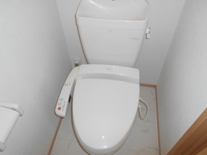 クレマンティーヌ A棟のトイレ写真