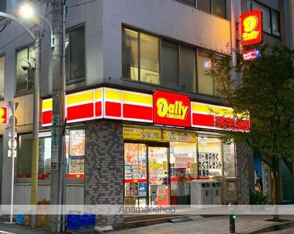 コンビニ　デイリーヤマザキ日本橋室町１丁目店（コンビニ）まで104m