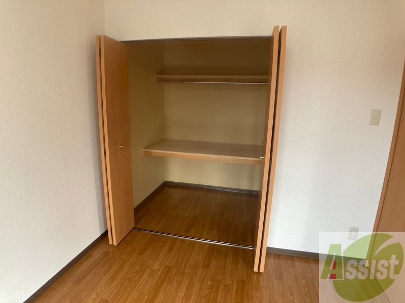 収納　寝室の収納です。部屋がすっきり片付きます。