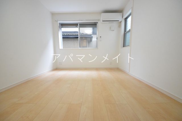 ノーブルヒル踊場の居間写真