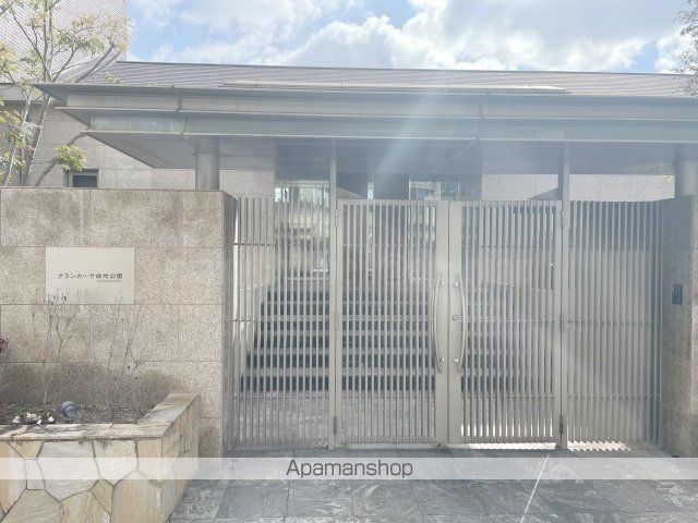 北大阪急行 緑地公園駅 徒歩7分 3階建 築15年の外観写真