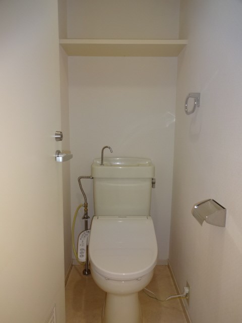 ＪＲ山手線 池袋駅 徒歩10分 3階建 築44年のトイレ写真