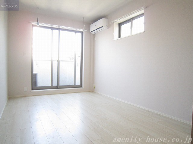 DELICIOUS LIFE APARTMENTSの居間写真