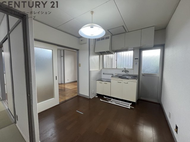 居室・リビング　2面採光で通風良好なお部屋です♪