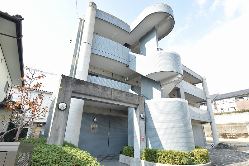 ＪＲ山陽本線 広島駅 バス乗車時間：14分 最寄りバス停で下車 徒歩2分 築32年