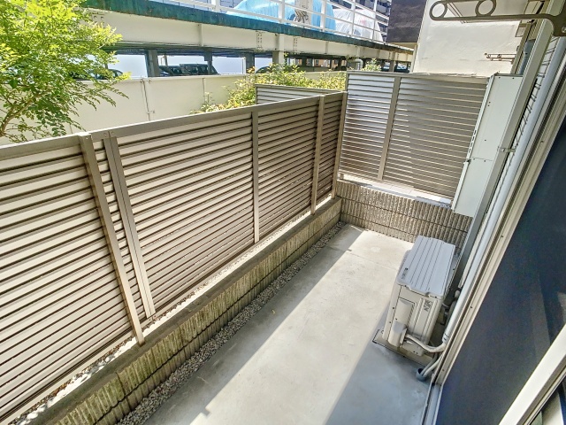バルコニー　掲載写真は空室の一室です。実際のお部屋と仕様等が異なる場合、